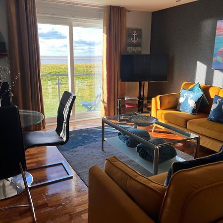 Cockledora, A Luxury Ground Floor Beachfront Apartment Llanelli Bagian luar foto