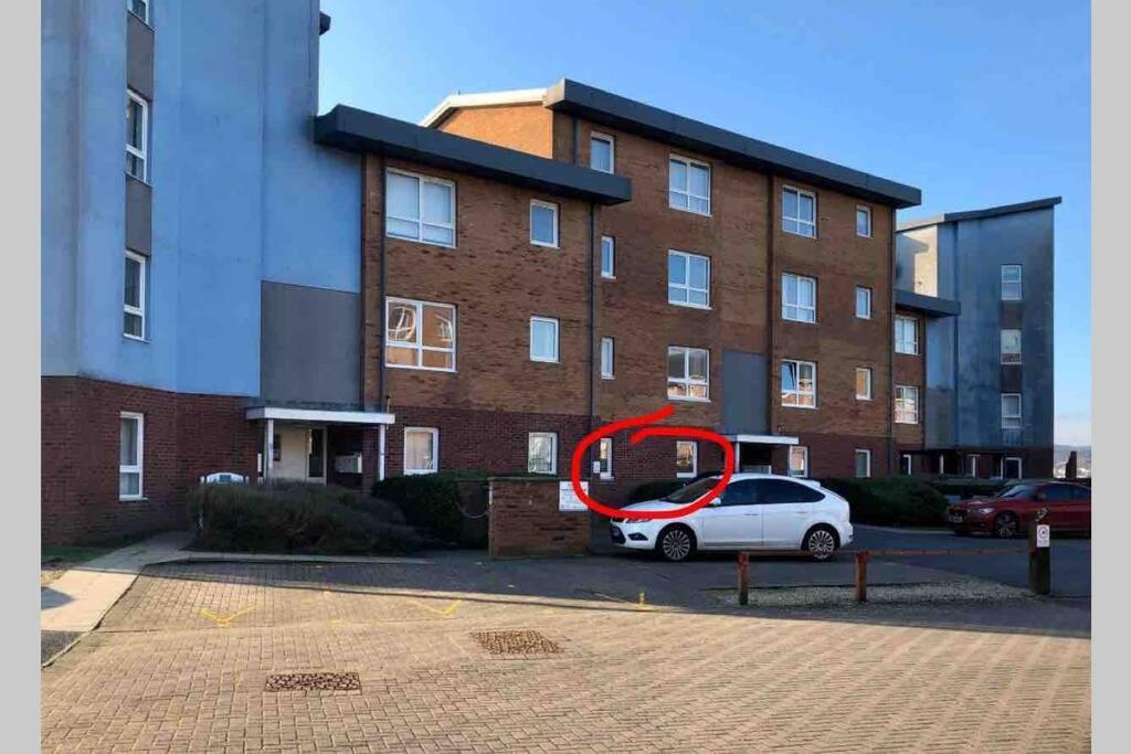 Cockledora, A Luxury Ground Floor Beachfront Apartment Llanelli Bagian luar foto