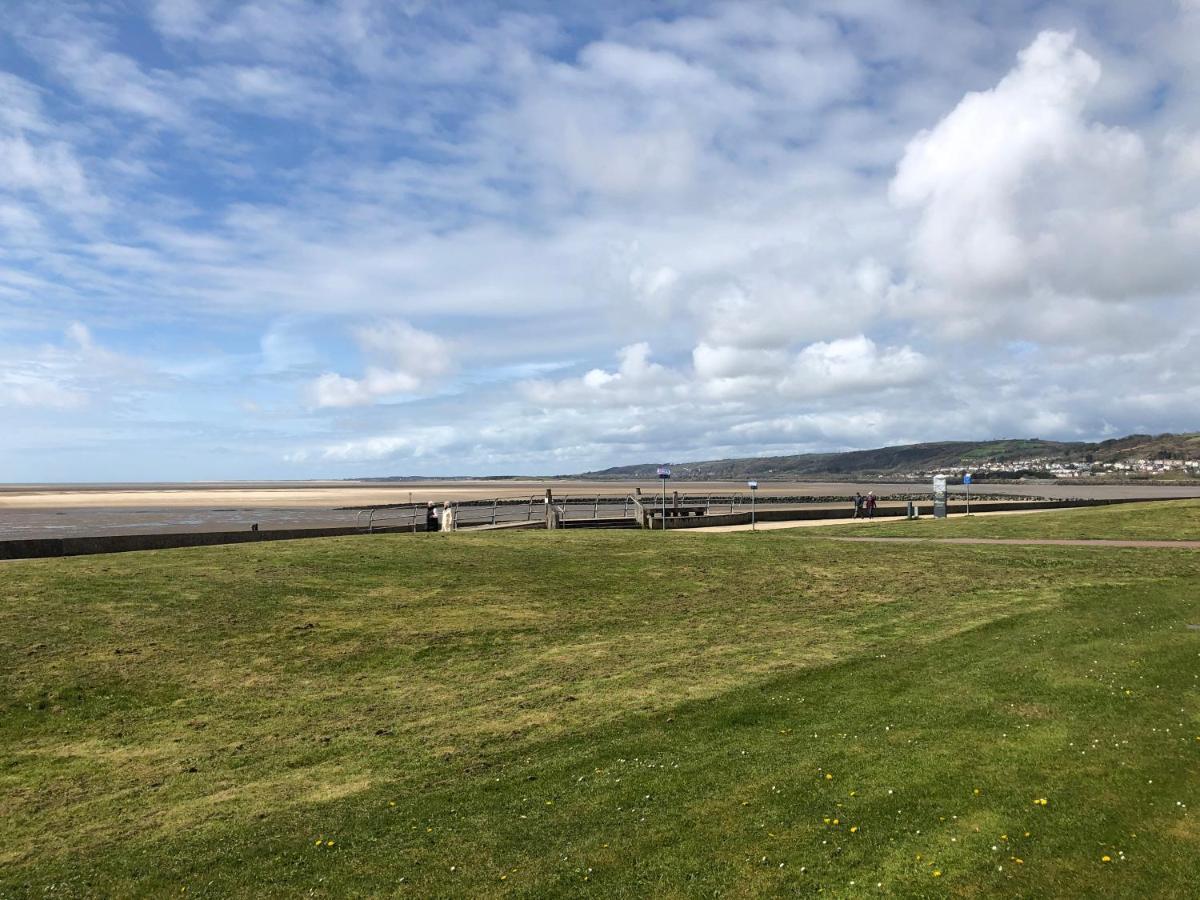 Cockledora, A Luxury Ground Floor Beachfront Apartment Llanelli Bagian luar foto