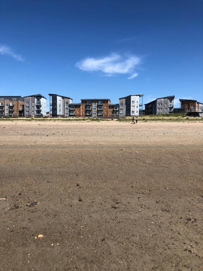 Cockledora, A Luxury Ground Floor Beachfront Apartment Llanelli Bagian luar foto