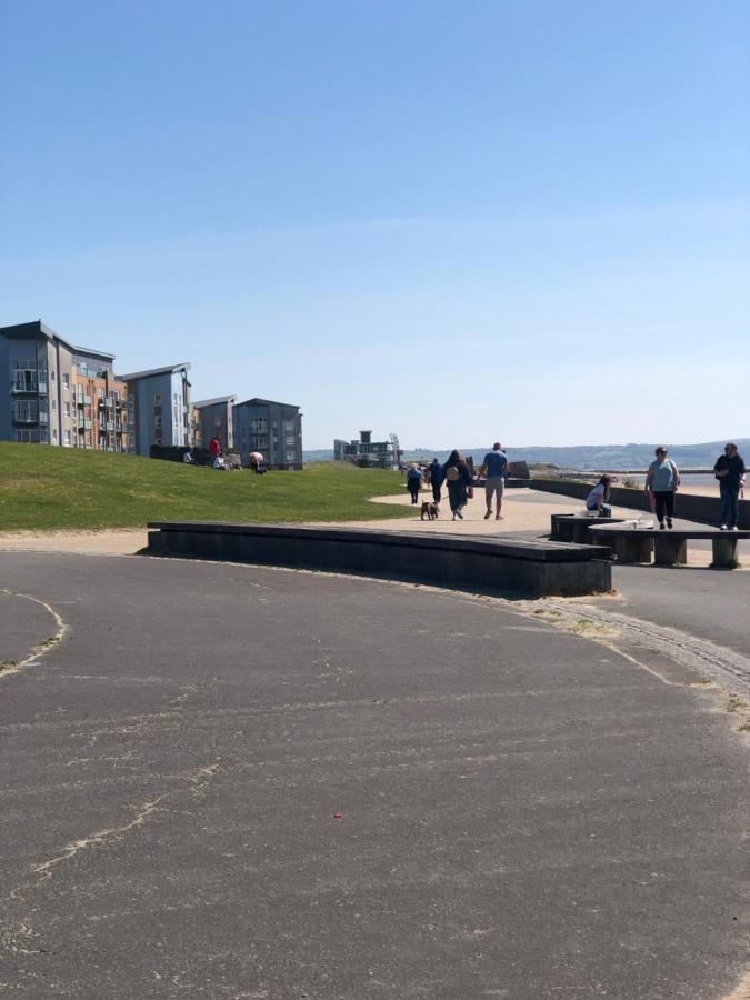 Cockledora, A Luxury Ground Floor Beachfront Apartment Llanelli Bagian luar foto