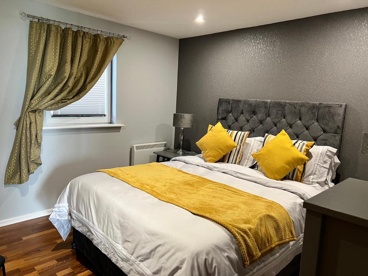 Cockledora, A Luxury Ground Floor Beachfront Apartment Llanelli Bagian luar foto