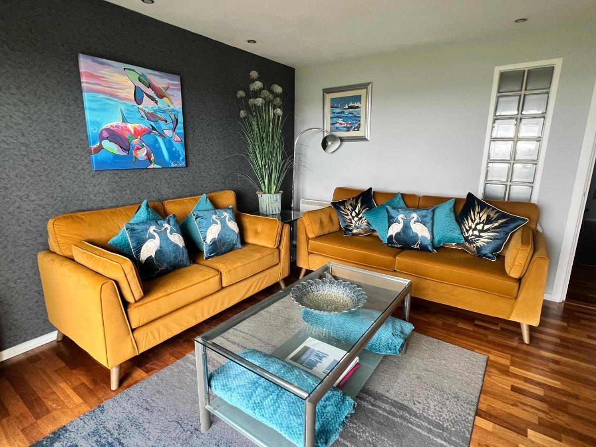 Cockledora, A Luxury Ground Floor Beachfront Apartment Llanelli Bagian luar foto