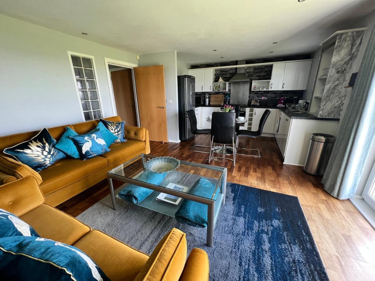 Cockledora, A Luxury Ground Floor Beachfront Apartment Llanelli Bagian luar foto